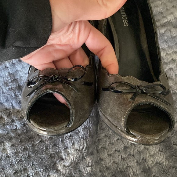 ADORABLE!! Amazing and sexy grey patent peep toe heels sz8 - Picture 4 of 9